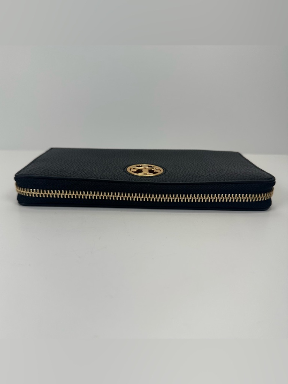 Tory Burch Black Pebbled Leather Zip Around Wallet Gold Logo Classic NWOT - Picture 9 of 15